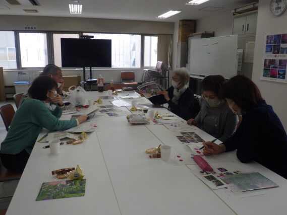 花選びのミーティングをする花くらぶ