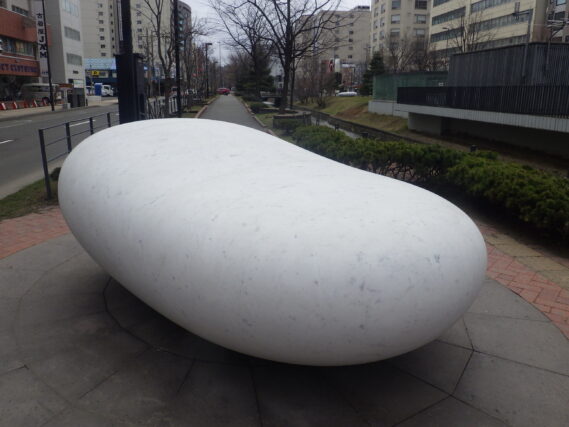 冬ごもりから抜け出した「天秘（東）」の様子