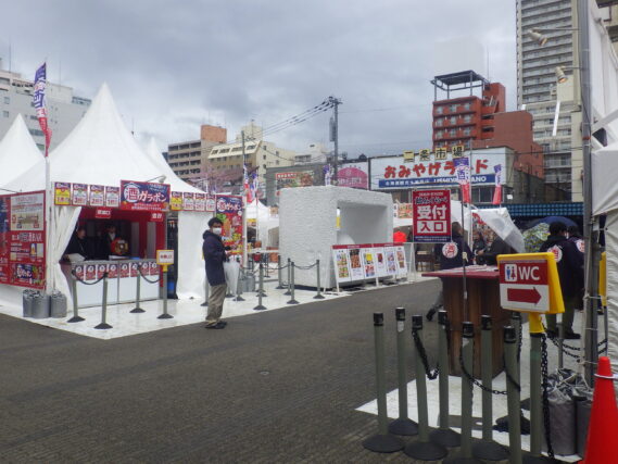 4月25日に始まった狸二条酒まつりの様子