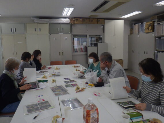 花選びのミーティングをする花くらぶ