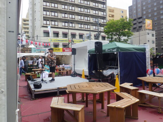 沖縄フェスの島唄ライブの様子