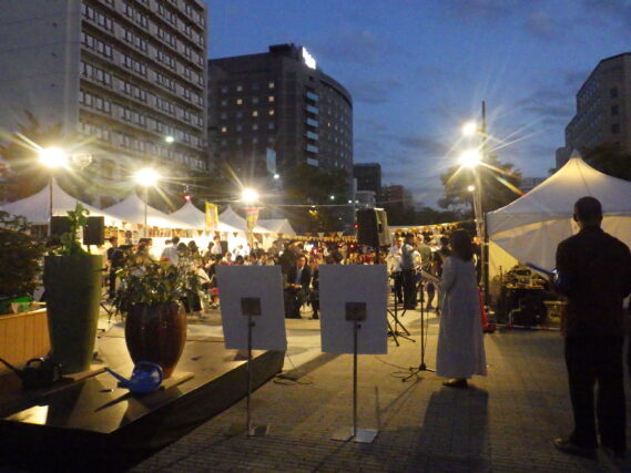 夢灯り2025狸二条広場会場の様子