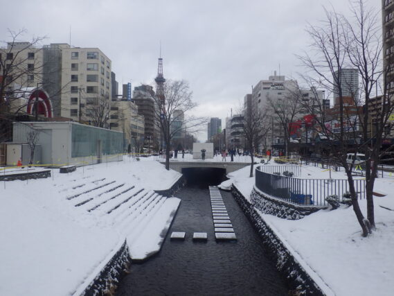 狸二条広場の南側からテレビ塔方面を見た画像