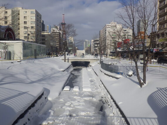 南3条狸二条広場の様子