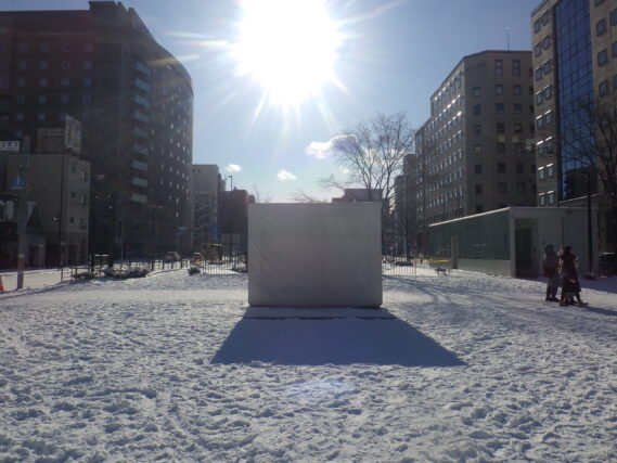 「安田侃さん彫刻冬ごもり」の画像