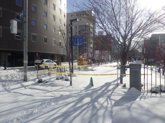 南4条東側の園路を閉鎖した状況の画像