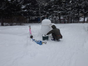 今年のスノーキャンドル会場・雪像作成中