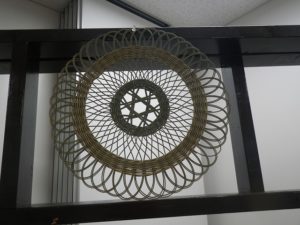 籐で編んだ壁掛け