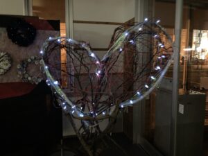 花壇で添え木にしていた枝で作ったハート