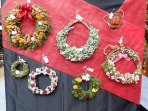 ナチュラル素材のクリスマスリース