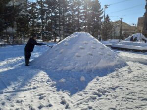 スノーキャンドル準備中