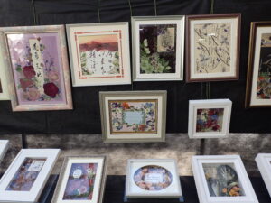 押し花で作った作品群の展示風景
