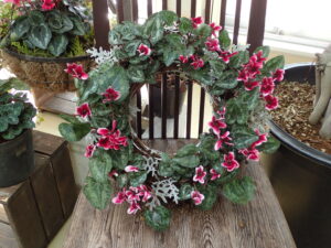 ミニシクラメンを使ったリーズ飾り