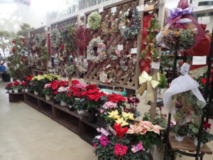 ハンドメイドのリースが並ぶメイン会場の様子