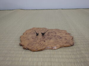 北海道の盆栽づくり8月展 添えの小さな鳥