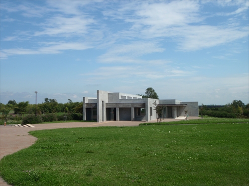 西エリア管理棟の写真